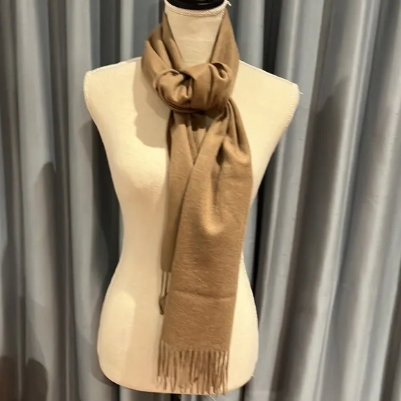 Club Room Luxurious 100% Cashmere Fringed Tan or Camel Colored Scarf 60" x 12" - Picture 4 of 9